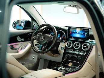 Mercedes-Benz GLC 200 2018 - Màu đen, odo 3.9 vạn km