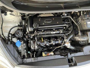 Kia Rio 2017 - Màu trắng, nhập khẩu