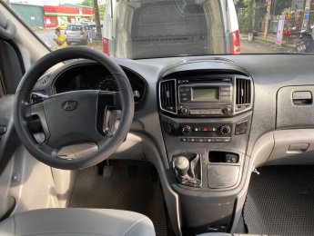 Hyundai Starex 2016 - Van 6 chỗ máy dầu số sàn sản xuất 2016 màu ghi bạc