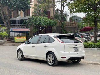 Ford Focus 2010 - Màu trắng, nhập khẩu, 205 triệu