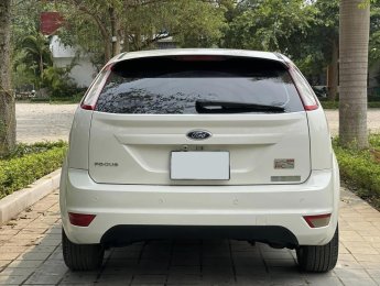 Ford Focus 2011 - Màu trắng, xe nhập số tự động