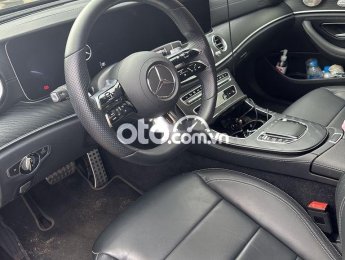 Mercedes-Benz E300 Mercedes E300 AMG V1 đen 2022 lăn bánh 11 tháng 2022 - Mercedes E300 AMG V1 đen 2022 lăn bánh 11 tháng