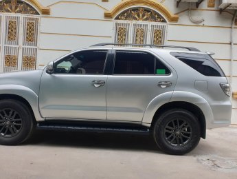 Toyota Fortuner 2015 - Bán Fortuner máy dầu số sàn đk 2015 chính chủ từ đầu.