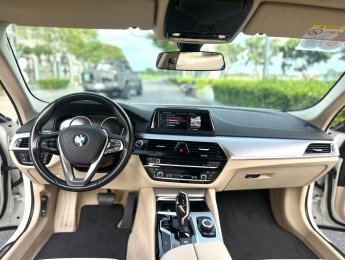 BMW 520i 2018 - Màu trắng nội thất kem