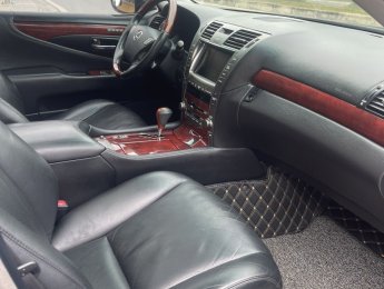 Lexus LS 460 2008 - Cần bán lại xe Lexus LS 460 sản xuất 2008 mới 95% giá tốt 780triệu chính chủ xe tôi công chức chạy ít