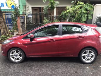 Ford Fiesta 2011 - màu đỏ, lái ít chỉ lái trong phố