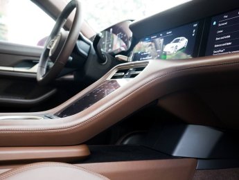 Porsche Taycan 2021 - Màu đỏ Carmine Red trang bị full option hiện đại