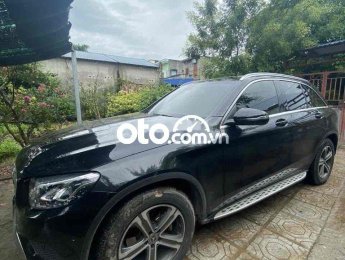 Mercedes-Benz GLC gia đinh tôi muốn bán xe mecxedess 2018 - gia đinh tôi muốn bán xe mecxedess