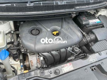 Kia Rondo  N GAT 2.0 màu trắng 2016 - KIA RONDON GAT 2.0 màu trắng