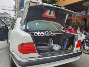 Mercedes-Benz E230 Mercedes E230 2.2 MT 1996 Nhập Đức BSTP dễ thương. 1996 - Mercedes E230 2.2 MT 1996 Nhập Đức BSTP dễ thương.