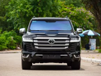 Toyota Land Cruiser LC300 2024 - Bán xe Toyota Land Cruiser LC300 2024, siêu lướt, màu đen, xe nhập Nhật