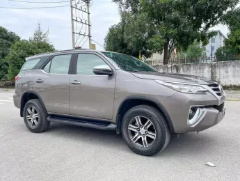 Toyota Fortuner 2019 - Chính chủ bán xe Fortuner 2019 số sàn
