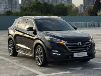 Hyundai Tucson 2018 - Cần bán xe Hyundai Tucson đời 2018, màu đen, 575 triệu
